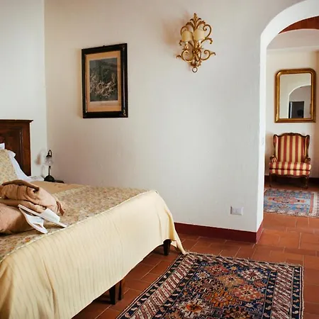 Hotel Relais Vignale & 4*