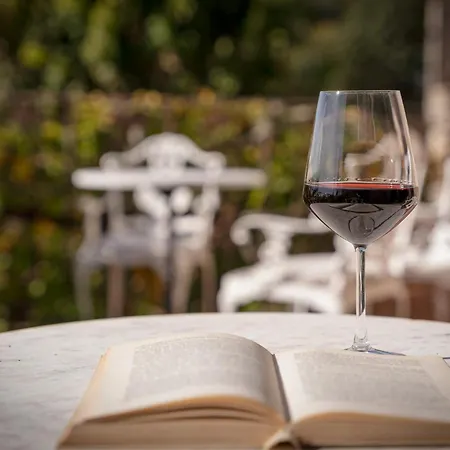 Relais Vignale &