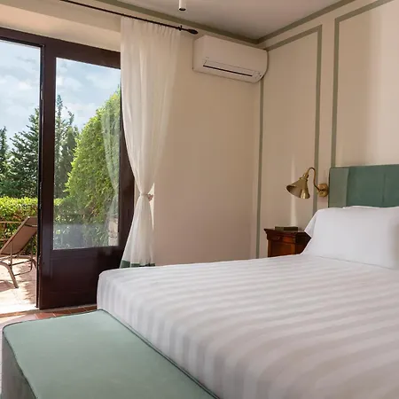 Отель Relais Vignale &